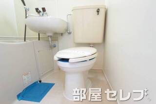掃除がしやすく清潔なトイレです。