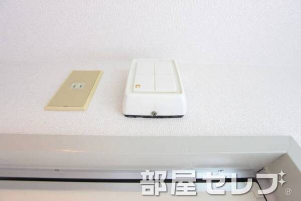 室内に呼び鈴付きで訪問者の対応もできます。