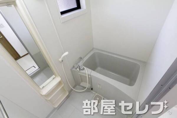 綺麗なバスルームです。