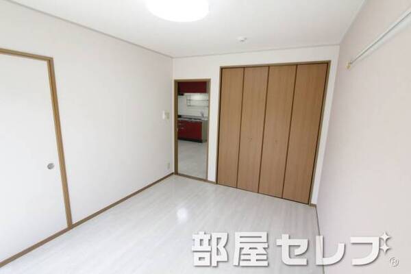 日当たりの良い畳のお部屋です。