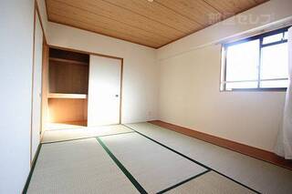 角部屋で落ち着いた和室