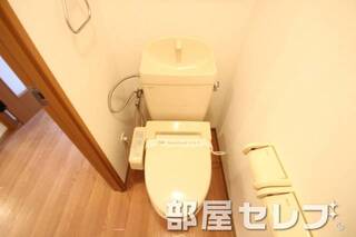 ウォシュレット付きのお手洗いです（301号室）。