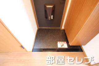 輝かしい玄関ですね（301号室）。