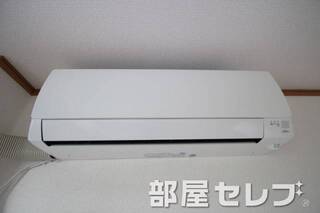 真っ白エアコンです（301号室）。