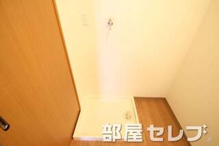 きれいな室内洗濯機置場です（301号室）。