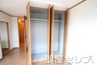 広い収納があります（301号室）。