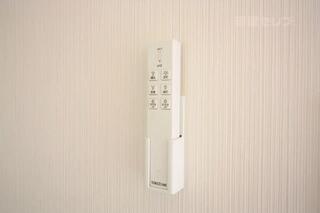 電気のオンオフやタイマー付きで便利ですよ。