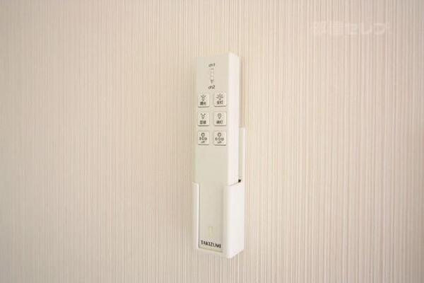 電気のオンオフやタイマー付きで便利ですよ。