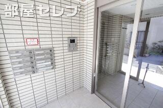 エントランスはオートロック