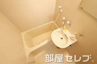 お風呂に洗面付き。