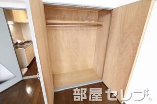 奥行きのある収納。