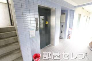 エレベーター完備。