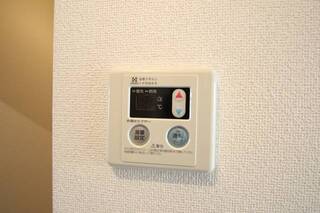 ラクラク温度設定出来ます。103号室の写真です。