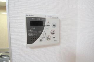 ボタン1つでお湯はりも給湯も自動です。