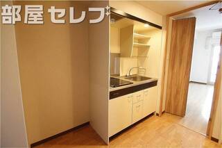 広々キッチン。1Hとラジエントの2口コンロ。