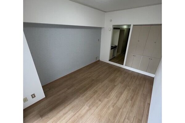 606号室の写真引用。