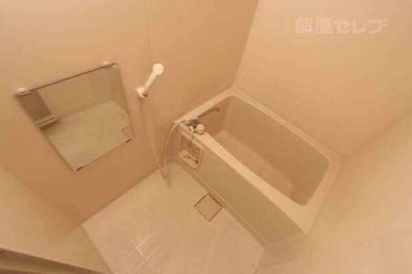 ※302号室内装写真参照