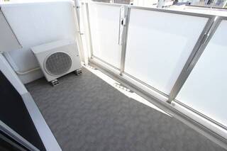奥行きのあるベランダです。