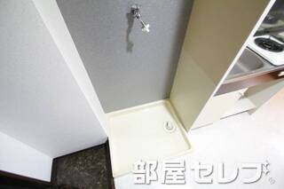 洗濯機置き場はこちらへ。