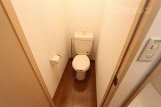 清潔感溢れるトイレですね