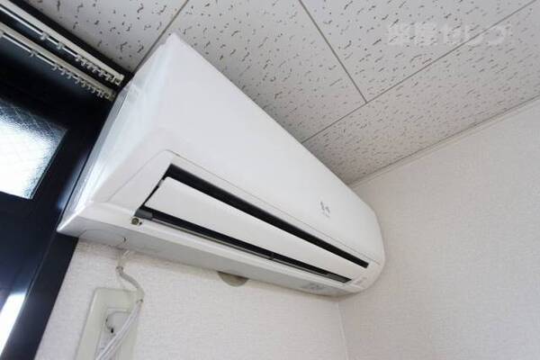 嬉しいエアコン付きです