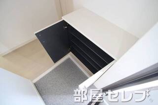 シューズボックス。