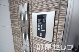 オートロック完備。