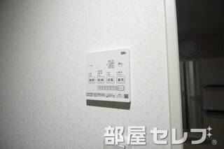 浴室乾燥機付き。