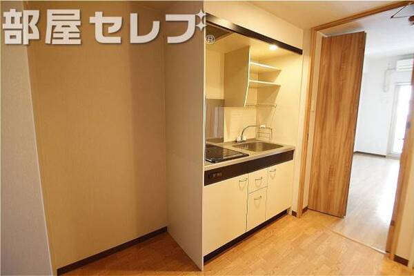 広々キッチン。1Hとラジエントの2口コンロ。