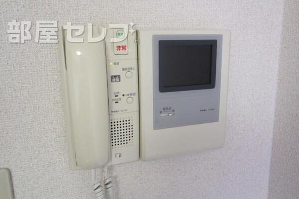 インターホンで来客時も確認ができます。（イメージ）