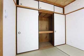押入れタイプで何でも入りそうです。モデル写真です。