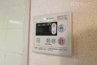らくらく温度調整できます。モデル写真です。