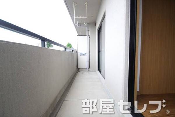 奥行きのあるベランダ。