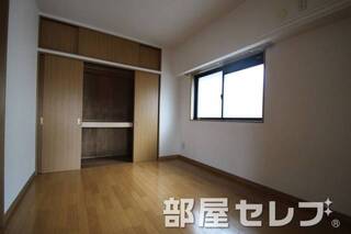 白を基調としたお部屋。