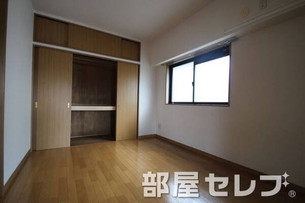 白を基調としたお部屋。