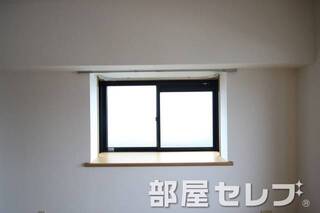 出窓。