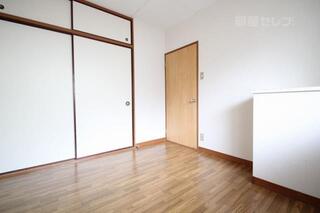大きな収納付きの5.5帖のお部屋です。