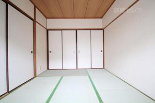 落ち着いた雰囲気の和室です。