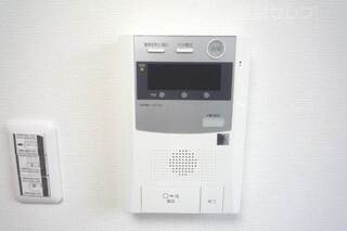 モニターフォンで事前に訪問者を確認できるので女性も安心♪