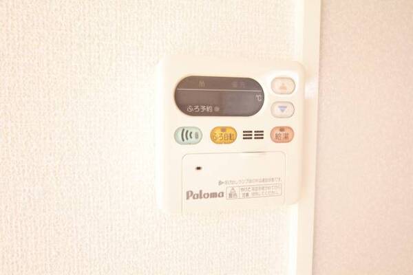 らくらく温度設定の給湯　102号室の写真です。