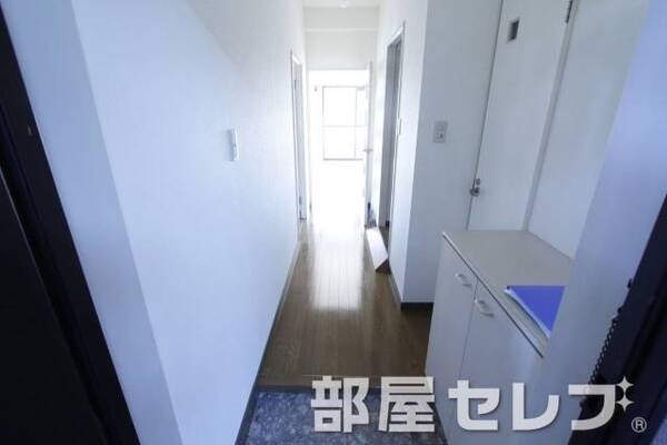 玄関からの写真です。