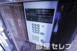 オートロックで安心。