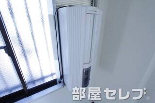 窓付けエアコンはサービス品です。