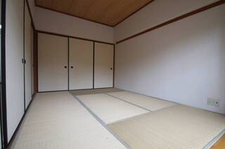 畳のお部屋で落ち着けます。