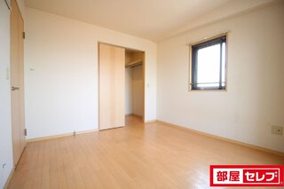 寝室も7.5帖ありからベッドも楽に配置できます