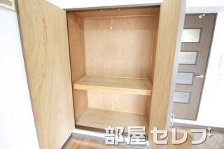 奥行きのある収納。