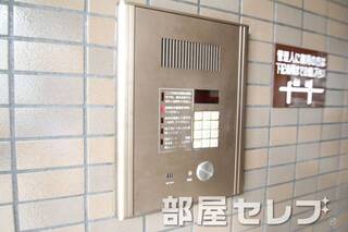 オートロック完備。