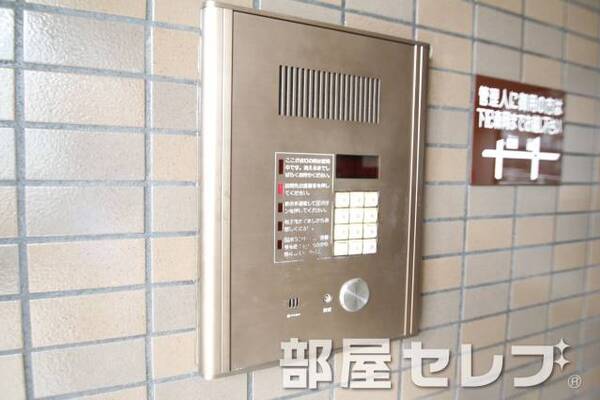 オートロック完備。