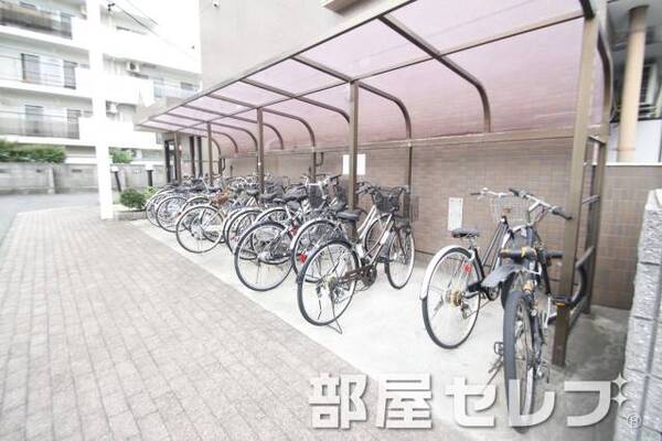 自転車置き場。