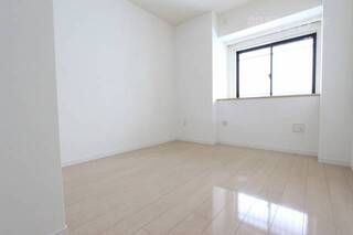 玄関入って右側のお部屋です